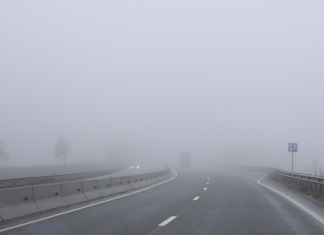 La această oră: circulația pe drumurile naționale se desfășoară în condiții de ceață densă