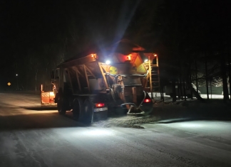 Atenție la drum! Ninsori, lapoviță și ghețuș – drumarii sunt la datorie