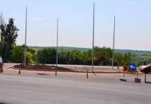 Sensul giratoriu de la intersecția M1 și R4, lângă Ciorescu, a ajuns la un stadiu de execuție de 75%