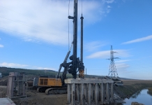 Continuă lucrările de reparație capitală a podului de pe drumul R22, în apropierea localității Zăicani