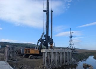 Continuă lucrările de reparație capitală a podului de pe drumul R22, în apropierea localității Zăicani